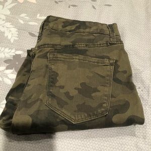 💚🧡Camo Nine West Jeans 🧡💚